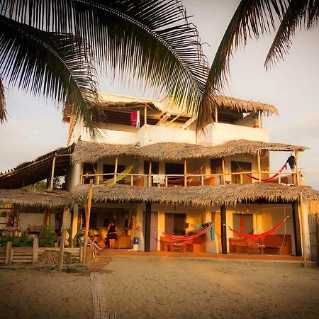 Beach Front Bungalows At The Coconut Canoa Kültér fotó
