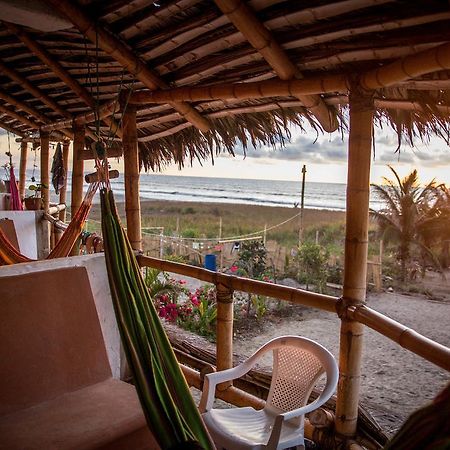 Beach Front Bungalows At The Coconut Canoa Kültér fotó